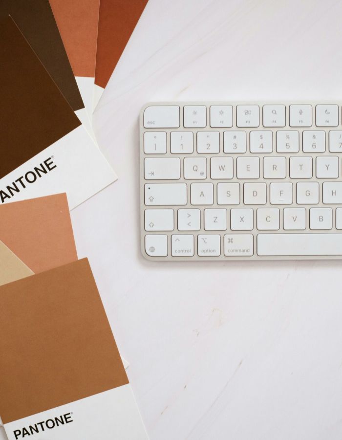 pexels noemiji 30345420 scaled ee1a10b0 Votre agence de communication familiale & engagée Kezacréation Votre marque porte votre mission, votre histoire. Elle crée du lien. Pour attirer vos clients de cœur, elle doit être visible. Mais pas à n’importe quel prix. Être reconnue, oui. Mais le branding sans âme, non merci. Chez KezaCréation, nous plantons les graines d’une identité durable pour les marques ambitieuses. Celles qu’on reconnaît. Celles qu’on ressent.