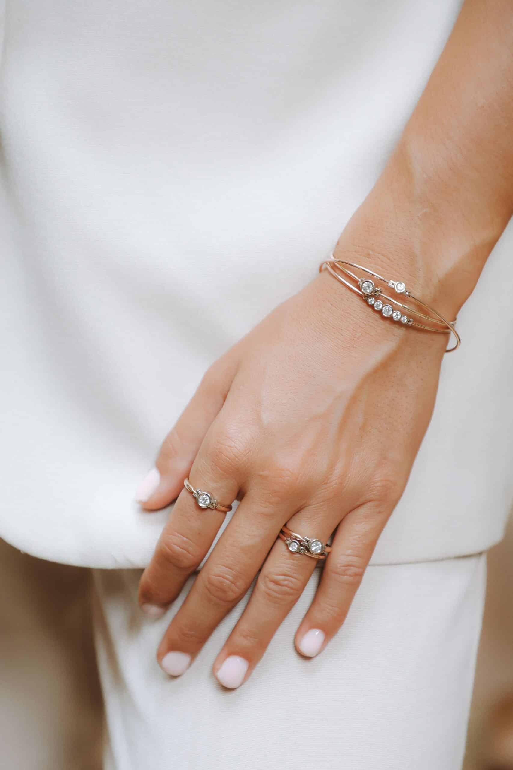 FV 6147 scaled Votre agence de communication familiale & engagée Kezacréation Votre marque porte votre mission, votre histoire. Elle crée du lien. Pour attirer vos clients de cœur, elle doit être visible. Mais pas à n’importe quel prix. Être reconnue, oui. Mais le branding sans âme, non merci. Chez KezaCréation, nous plantons les graines d’une identité durable pour les marques ambitieuses. Celles qu’on reconnaît. Celles qu’on ressent.