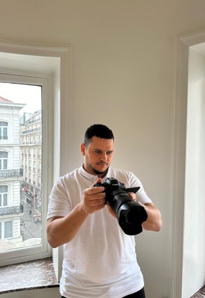 97bbfbfc 533c 4f13 a4a6 515edf7453c5 0efce362 Votre agence de communication familiale & engagée Kezacréation Votre marque porte votre mission, votre histoire. Elle crée du lien. Pour attirer vos clients de cœur, elle doit être visible. Mais pas à n’importe quel prix. Être reconnue, oui. Mais le branding sans âme, non merci. Chez KezaCréation, nous plantons les graines d’une identité durable pour les marques ambitieuses. Celles qu’on reconnaît. Celles qu’on ressent.