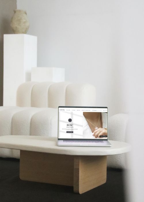 ig media video 17945138697102793 3828fd9b Votre agence de communication familiale & engagée Kezacréation Votre marque porte votre mission, votre histoire. Elle crée du lien. Pour attirer vos clients de cœur, elle doit être visible. Mais pas à n’importe quel prix. Être reconnue, oui. Mais le branding sans âme, non merci. Chez KezaCréation, nous plantons les graines d’une identité durable pour les marques ambitieuses. Celles qu’on reconnaît. Celles qu’on ressent.